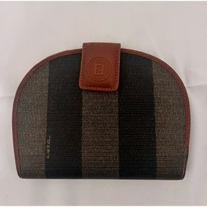🦋 FENDI VINTAGE WALLET